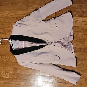 Elegant Women's Blazer with Black Lapel